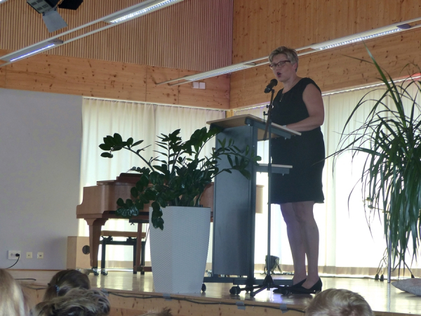 Begrüßung durch Schulleiterin Nicola Wölbern