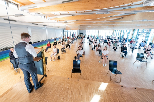 Ansprache an der Abi-Jahrgang durch A. Brückmann