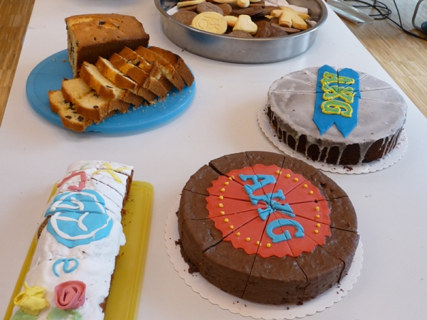 bunt verzierter AKG-Kuchen