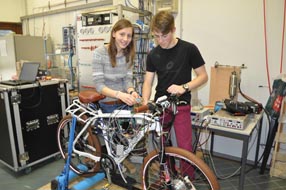 Schaller im Erfinderlabor_1