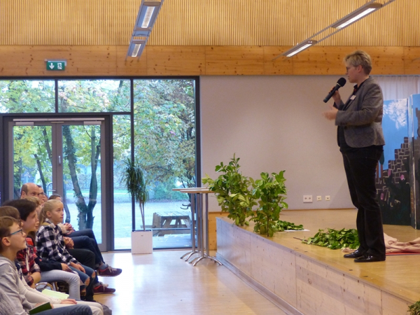 Begrüßung durch Schulleiterin Nicola Wölbern