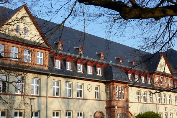 Hauptfront in der Morgensonne