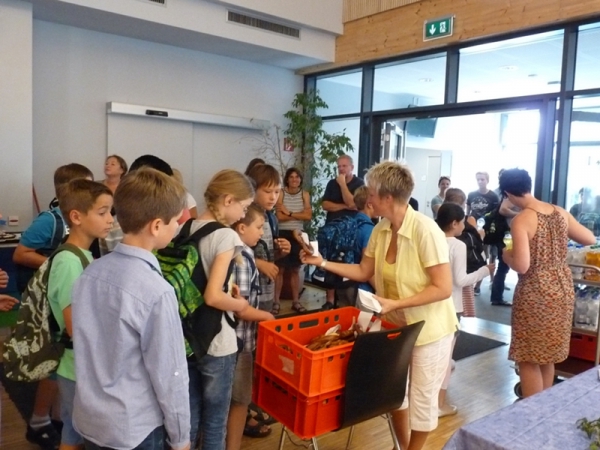 Getränke und Brezeln für die 5.-Klässler