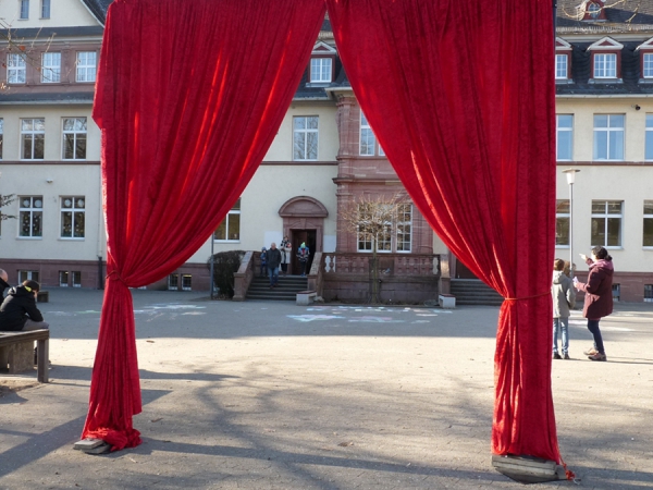 offene Tore und Türen