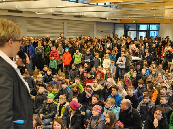 Begrüßung in der Mensa durch Schulleiterin Wölbern