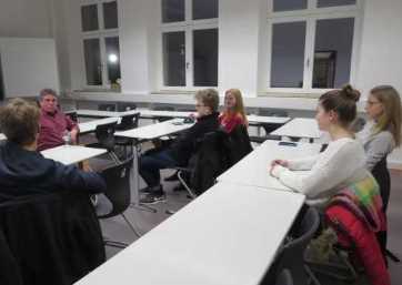 Jörg-Karsten Bauch (Abi 1970) erklärt den Beruf des Tierarztes.