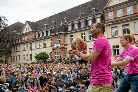 Trotz geballter fachlicher Kompetenz hatten die AKG-Lehrer gegen ihre Schüler keine Chance. Bei den Festspielen am Mittwochabend verlor das Pädagogen-Team auch die Basketball-Runde.